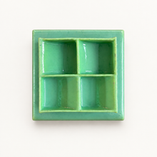 Load image into Gallery viewer, Kleurrijk, tactiel resin kunstobject FAIL Object #43 van Amy Maye Art, handgemaakt sculptuur 15x15x8 cm, foto 1